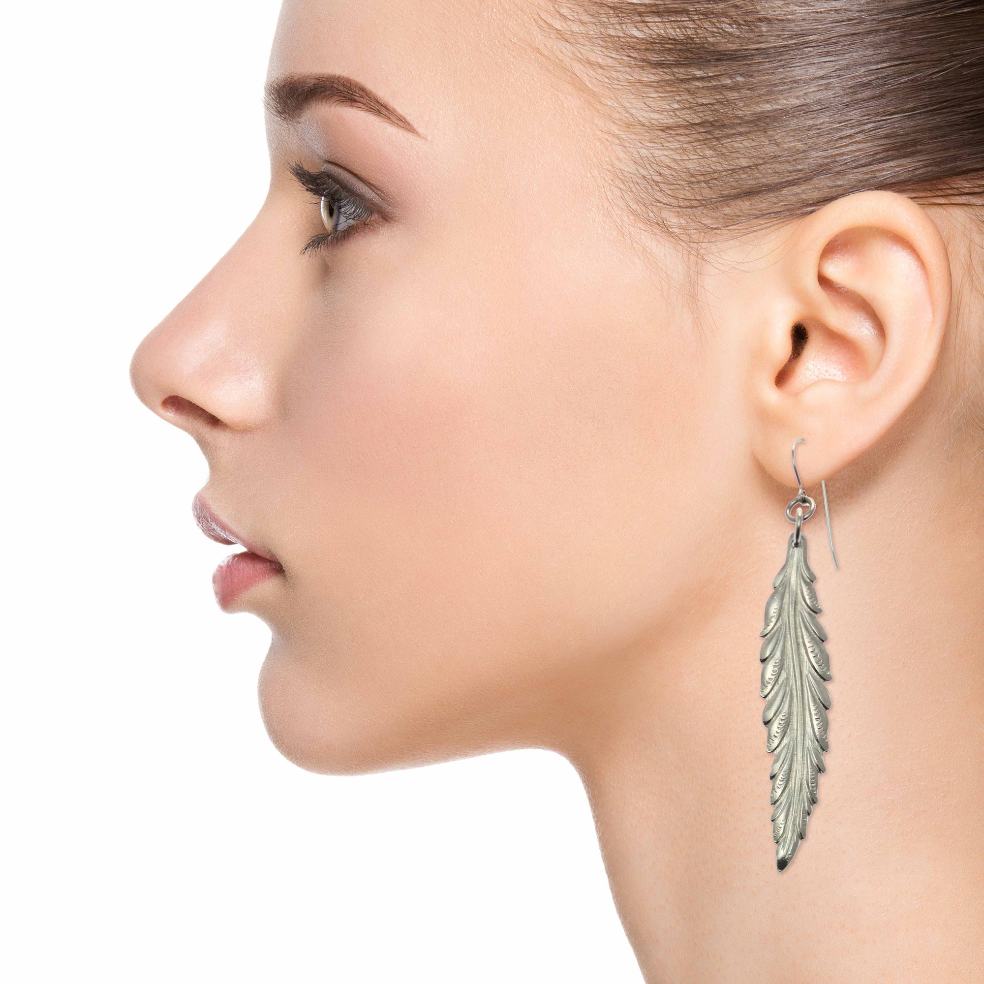 Fashionable Woman Wearing Long Feather Aluminum Drop Earrings 